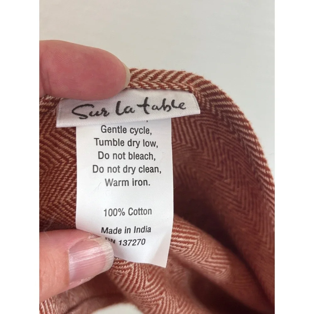 NWOT Sur La Table 100%‎ Cotton Retro Tweed Eyelet Apron Rust Cream Herringbone